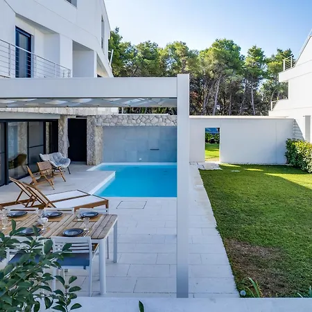 Luxury By The Sea In Scandinavian Style