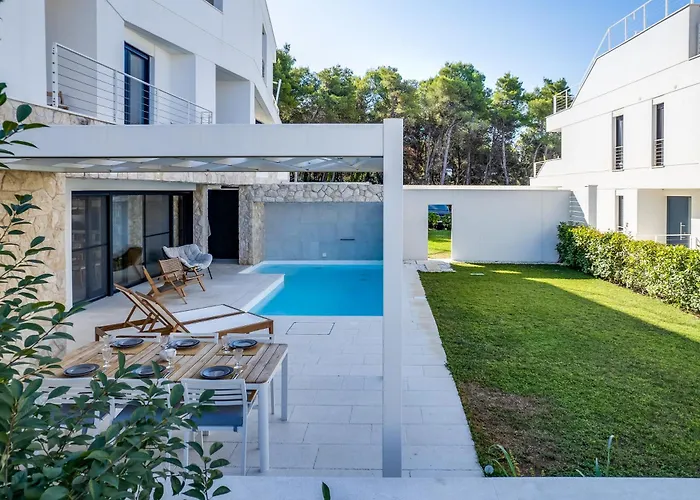 Luxury By The Sea In Scandinavian Style