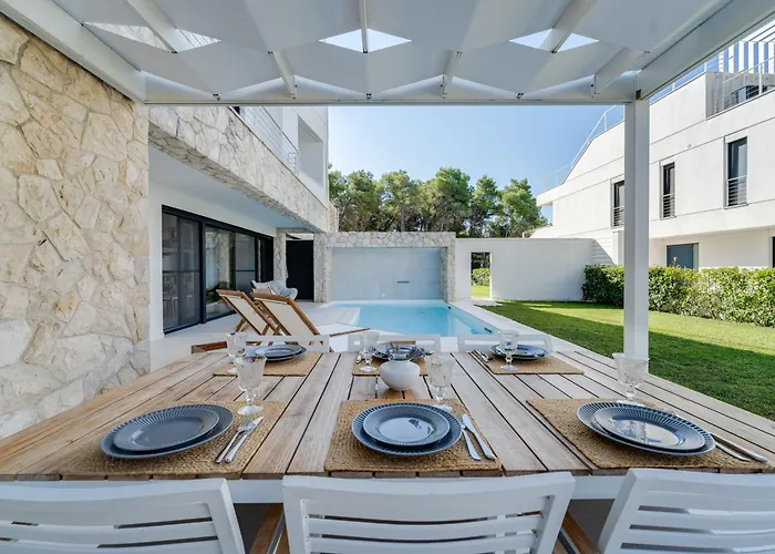 Luxury By The Sea In Scandinavian Style Apartment Kožino